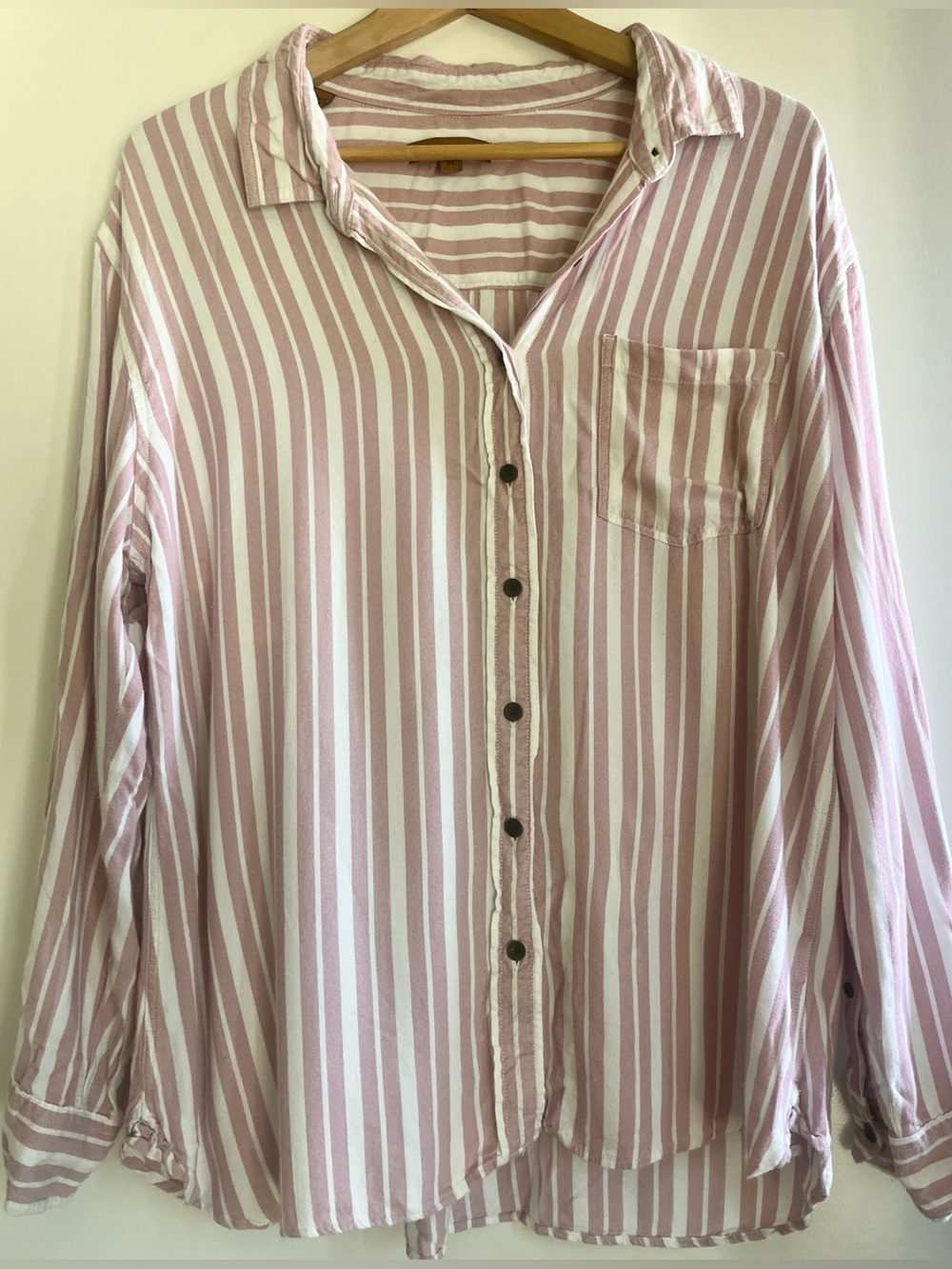 Jachs  girlfriend Pink and White Striped Button-Down Shirt 100% rayon